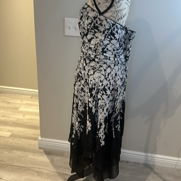 WHBM Chiffon Black and White Overlay Dress Size 14 P2P 19” Waist 17” length 39” - Picture 6 of 11